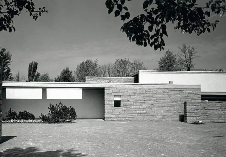 areasvellas's tweet photo. House Staehelin in Feldmeilen, Switzerland...1957-58
by Marcel Breuer and Herbert Beckhard...
#architecture #arquitectura #MarcelBreuer #Breuer #Beckhard https://t.co/FKIvoXHYGs