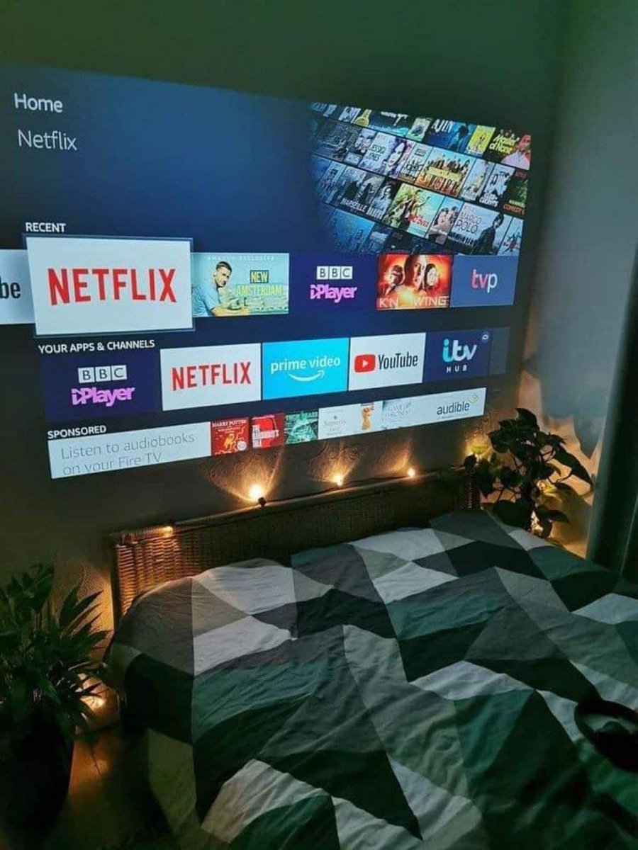 goh_hailey's tweet photo. At my movie house chillin after a very hectic schedule at work.  🥳👻 https://t.co/C5LoMpGLYj