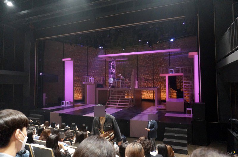 서경대 공연예술센터 스콘1관 시야 

b구역 2열 
c구역 2열 
b구역 9열 
c구역 7열 6번