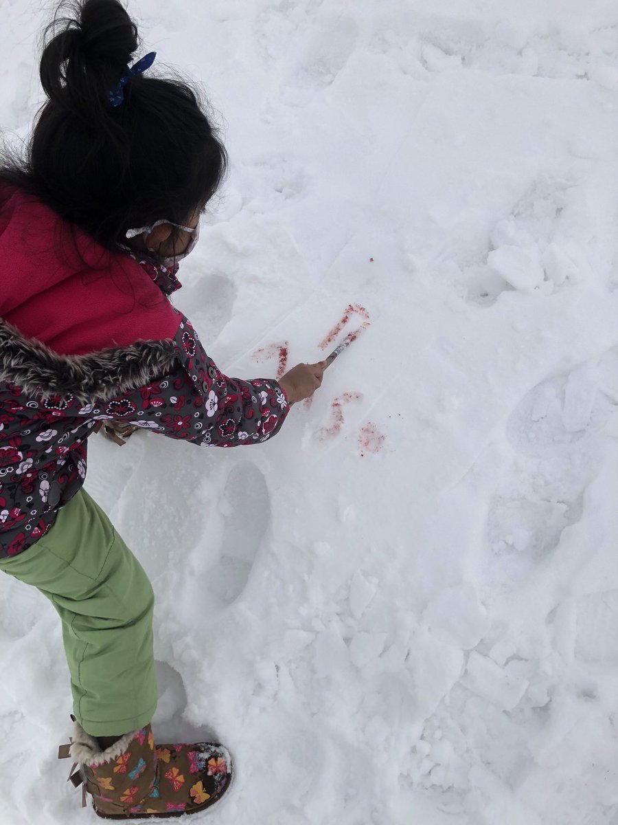 KinderVv's tweet photo. What a beautiful day to take our learning outside! We wrote words, tried splatter art, mixed colors and then walked through our art gallery to appreciate the work our friends created. Why use paper when we have a beautiful snowy canvas outside? #Kindergarten #learningontheland https://t.co/ARAVWTZTV9