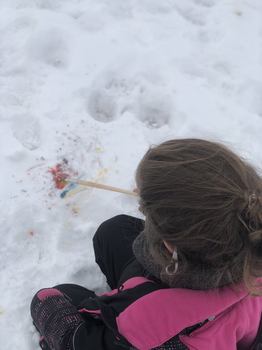 KinderVv's tweet photo. What a beautiful day to take our learning outside! We wrote words, tried splatter art, mixed colors and then walked through our art gallery to appreciate the work our friends created. Why use paper when we have a beautiful snowy canvas outside? #Kindergarten #learningontheland https://t.co/ARAVWTZTV9