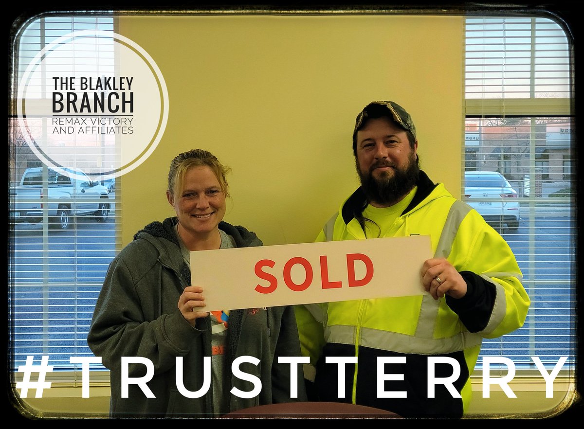 terry_blakley's tweet photo. 💥CONGRATS to this family on the sell of their home! Thank you and your whole family for all the sales over the years! I appreciate all of you guys! Also congrats on that big new house!!! My family and I appreciate you all! 🏠🏡#TrustTerry#TheBlakleyBranch#RootedInYourFuture https://t.co/UxJo3IUq7d