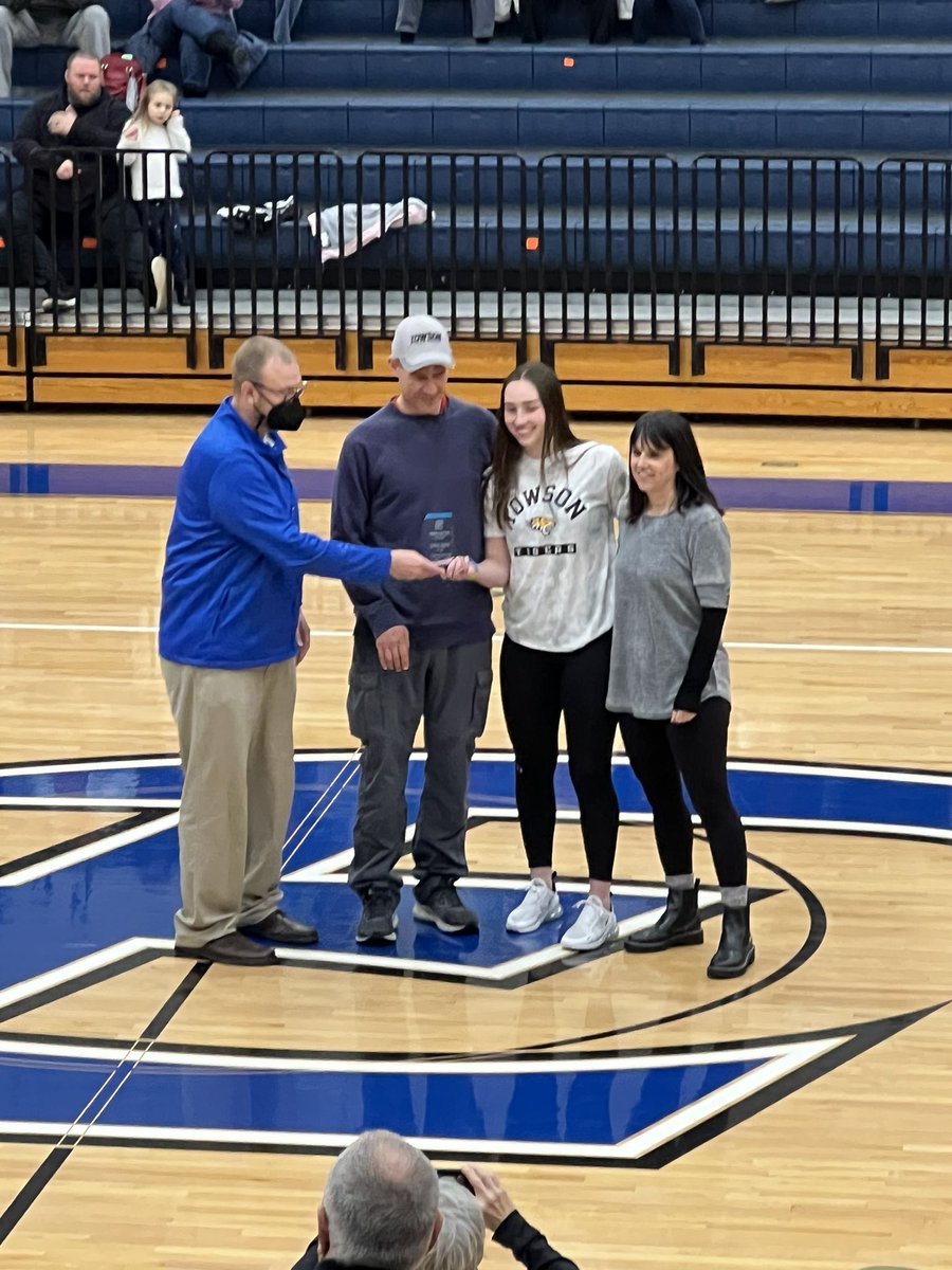 Congrats to our own Sydney Stewart who received a plaque from EASD tonight before the basketball game for surpassing 1,000 kills this season! Syd is the only E-town volleyball player to reach this milestone!