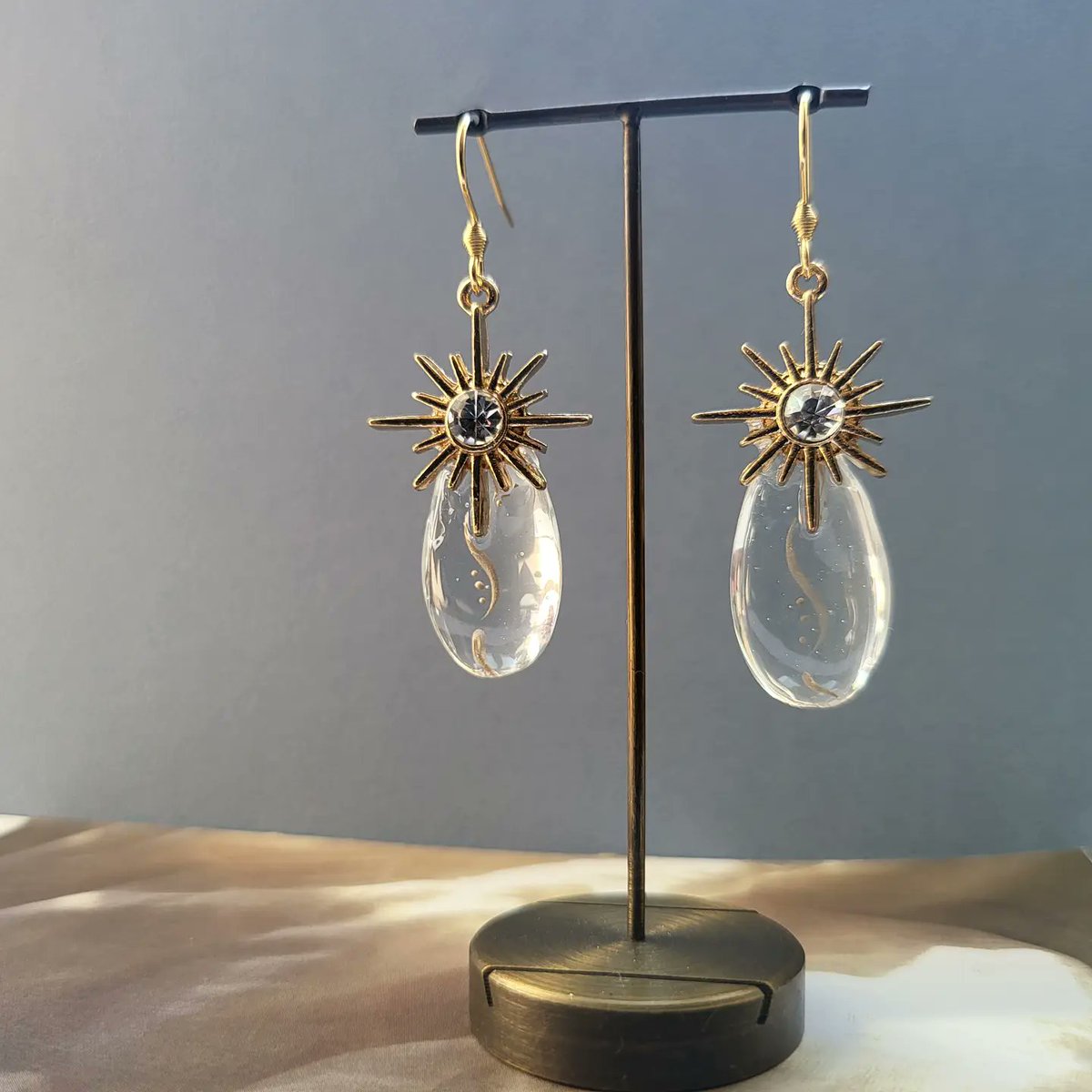 parallelworld03's tweet image. #フォロワー1000以下の一次創作作家発掘フェス

自分でかっこいいと思えたらいいもの作ってます😊