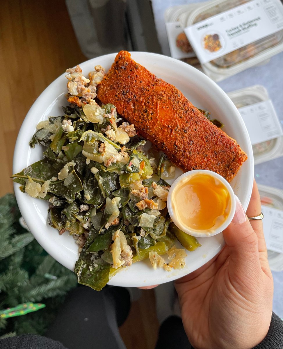snapkitchen's tweet photo. "Here for these Snap Kitchen meals that are SAVING me during this busy week!" Fitness Coach Colleen knows how to eat Keto without any prep or planning. This flavorful Cajun Salmon meal is always ready to eat whenever you are! #SnapKitchen https://t.co/GKrBhyzktd