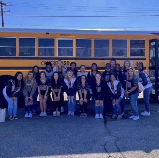 UWTDN's tweet photo. In Ft. Worth for the night with Ainsley and her Cheer Squad. Hope they perform well at the 3A-I UIL State Spirit Contest tomorrow! #PerksOfTheJob #GoYoe
#YayMaroon #YayGrey #YayYoemen #AllTheWay https://t.co/I182vtCpXr