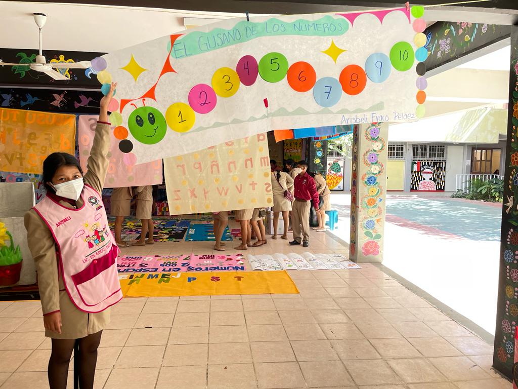 EducGuerrero's tweet photo. 🧑‍🏫👩‍🏫#Entérate| Exposición de material didáctico en lengua originaria de grupos de primer semestre de la Licenciatura en Educación Preescolar Indígena, coordinado por los maestros Erasto Portillo Solís y Soraya G. Navarro Flores de la Normal Regional de la Montaña.👌 https://t.co/TvKKJ2hW1S