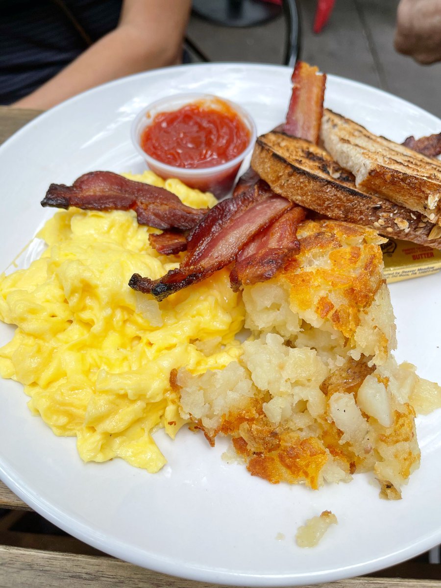 breakfast for dinner: yay or nay?!

🍳🥓🍞
