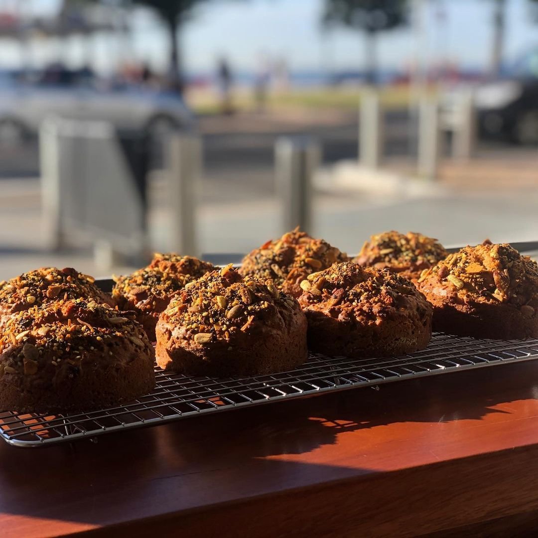 Our range of delicious gluten-free &amp; sugar-free house-baked muffins &amp; cookies. Straight out of the oven👨‍🍳 😋⁣ ⁣⁣
⁣⁣
#glutenfree #sugarfree #freshlybaked #muffins #stevieandmarli #coogee