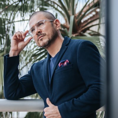 georgemore_'s tweet photo. #NuevaFotoDePerfil https://t.co/AwUCIvHPW5