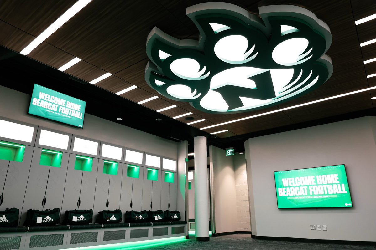 TuckerPeve's tweet photo. Can’t wait to have the first round of future Bearcats tour our home this week!
#VisitSeason https://t.co/pIGYkHa6AI