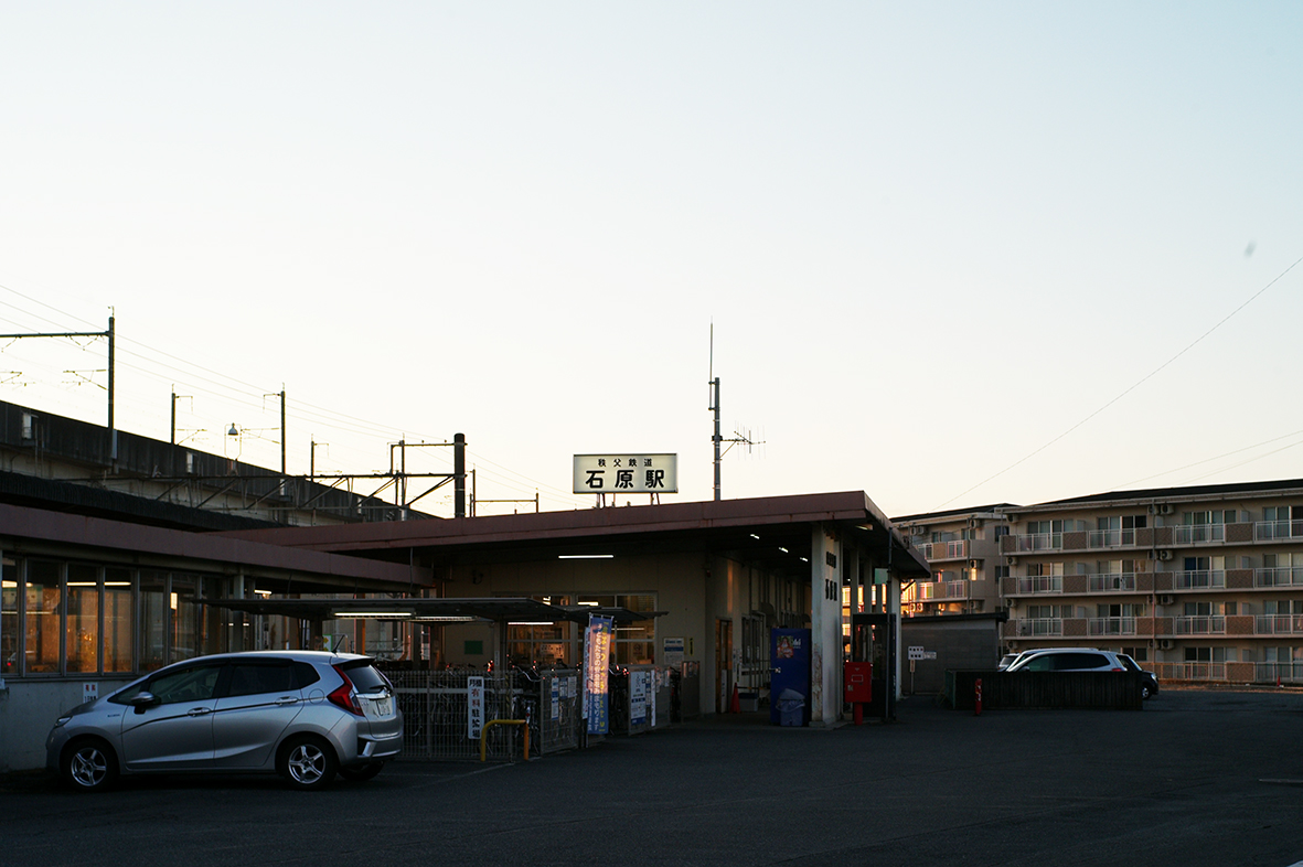 hatchcamera's tweet photo. 「熊谷は火星」
-Kumagaya is Mars-
埼玉県熊谷市 2021年
夏の最高気温は41.1°C、冬には吹き荒ぶ上州空っ風。日本一過酷な街に人がいる、人がそこに暮している。埼玉県熊谷市、火星のような街だった。
#hatchcamera
#熊谷は火星
#熊谷市
#streetphotography
#leicam9
#mhexanon https://t.co/p5ueyTKCxy
