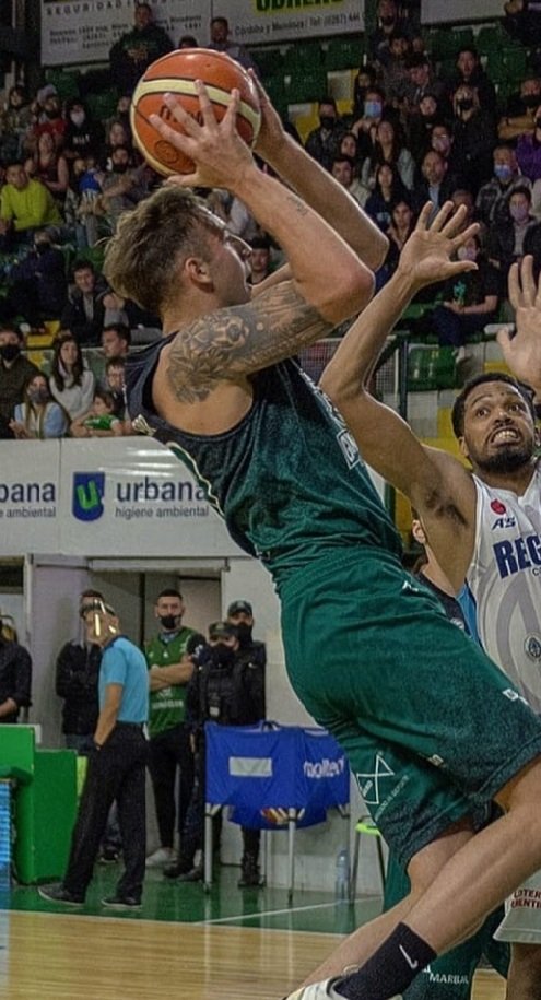 Nachoparg12's tweet photo. Victoria importante por @LigaNacional de @GyECR sobre @CSM_Corrientes , en duelo de candidatos.
Agustín Barreiro (Alero/2.04m/22 años) volvió a brillar con 18 puntos, 5-7 dobles, 2-5 triples y 2-3 TL, además de 5 rebotes en 32 minutos.
#YouFirstClient https://t.co/WgX5jmTAS3