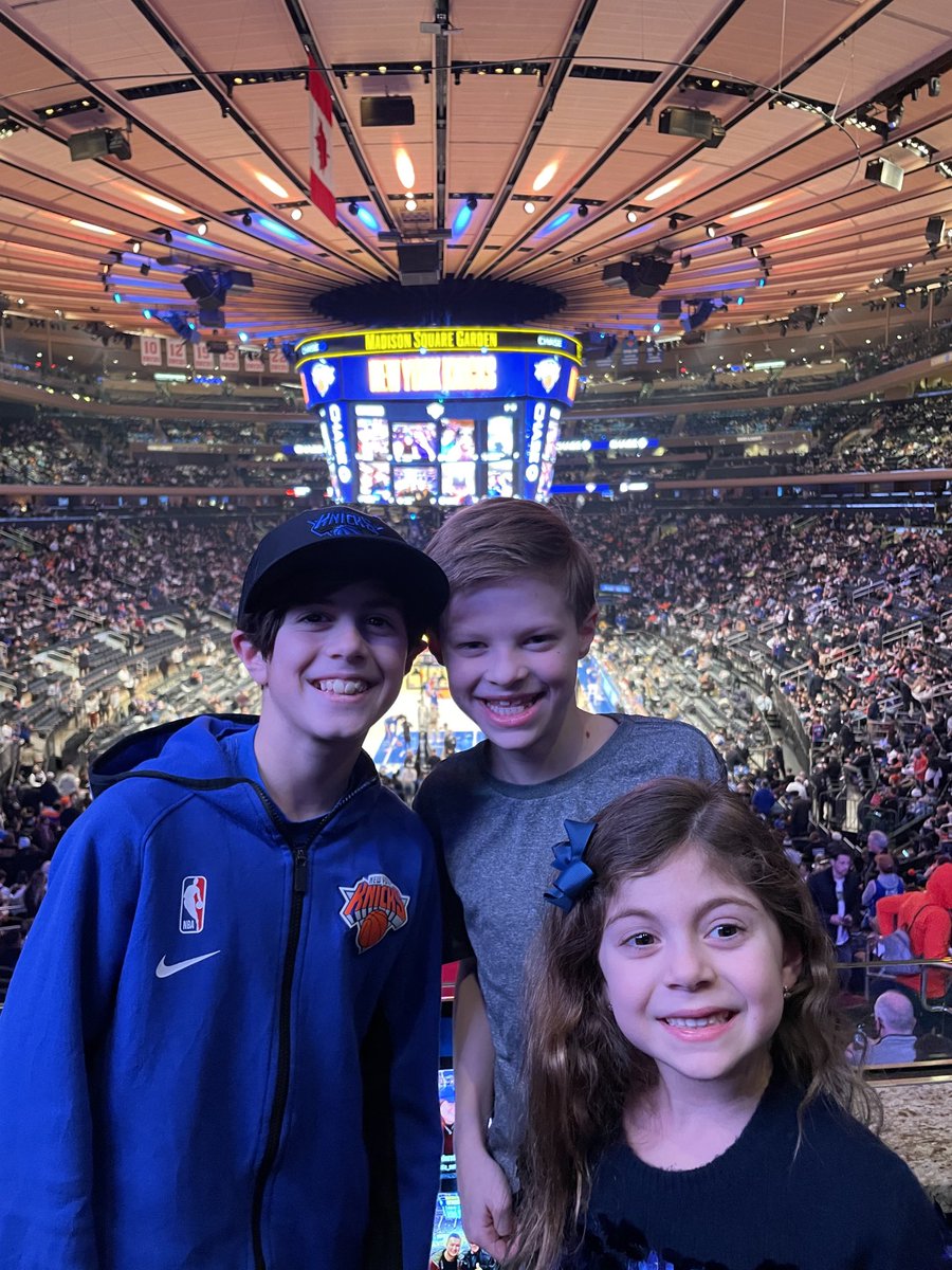 MikePetruzzi's tweet photo. Back at MSG #NYKMSG https://t.co/Too3JVdivL