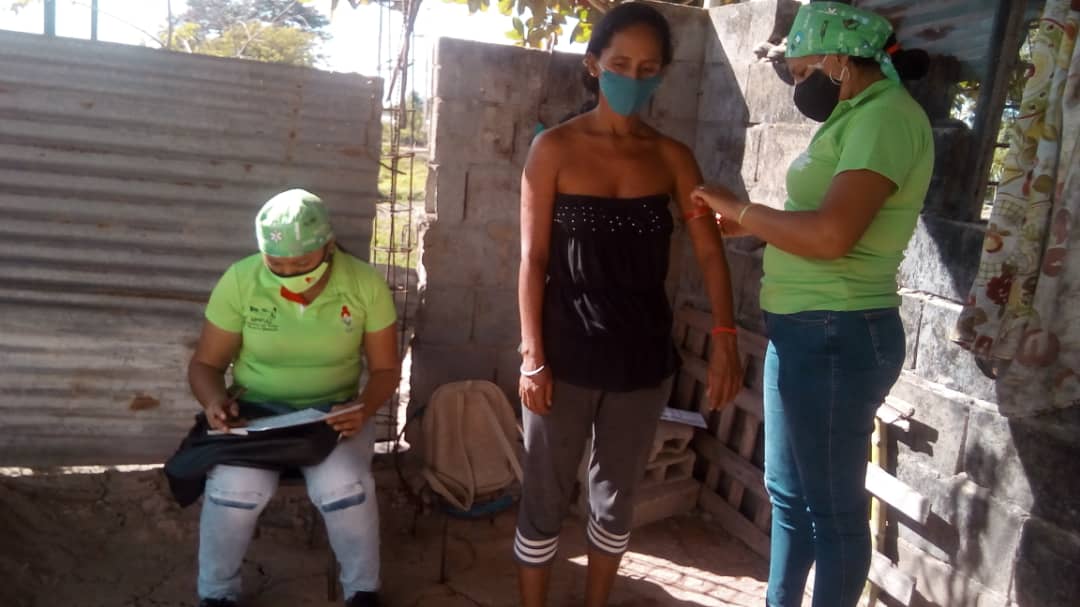 TropaVerdeApure's tweet photo. #EnFotos 📸 Desde el Municipio #RomuloGallegos nuestra Tropa Verde atendiendo el llamado d nuestras personas vulnerables se dirigió hasta la zona rural d "Valle Verde" donde atendimos casos sociales y brindamos las respectivas soluciones en materia nutricional

#ProducirEsVencer https://t.co/UZCgGJUJ9h