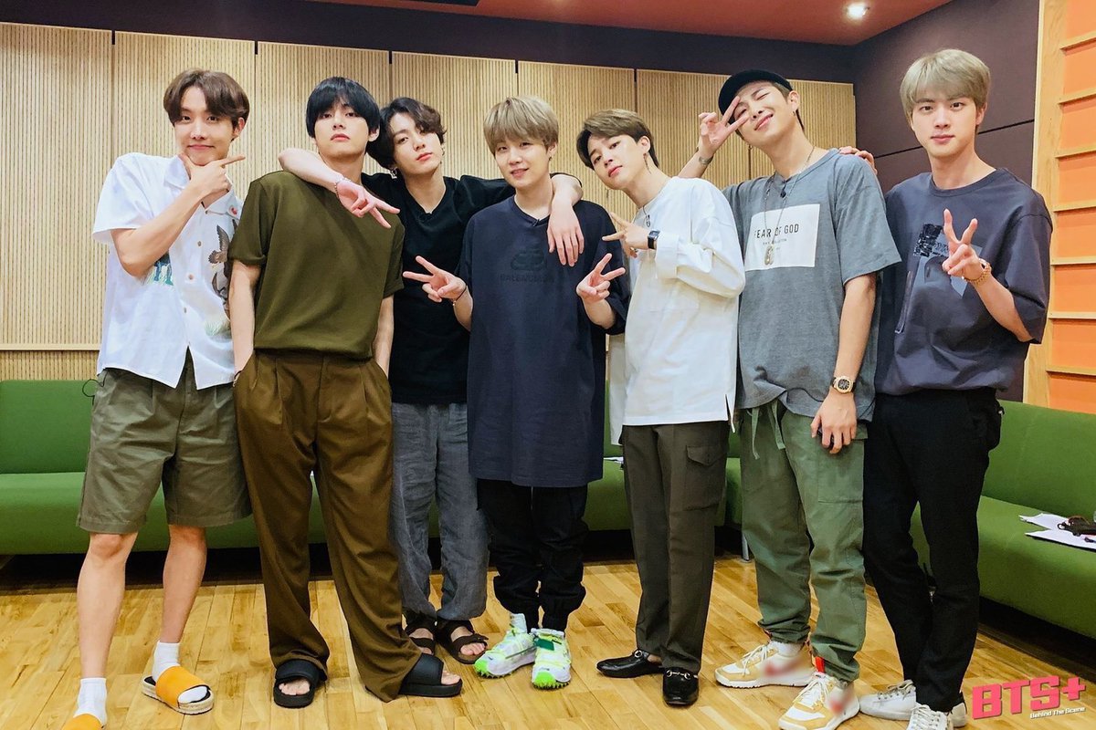 SwagDeysi13's tweet photo. La historia detrás de algunas canciones de BTS. Un hilo para baby army. Parte 2 @BTS_twt https://t.co/oXzfxZNaNu