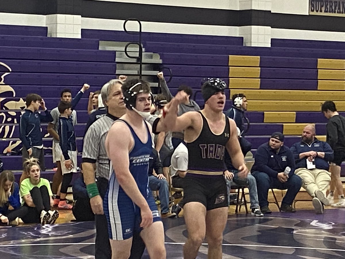 J_SMITH_ENT's tweet photo. Bova gets the fall!  @TBHSWrestling leads FHC 36-34. https://t.co/5BEwsrS3bL