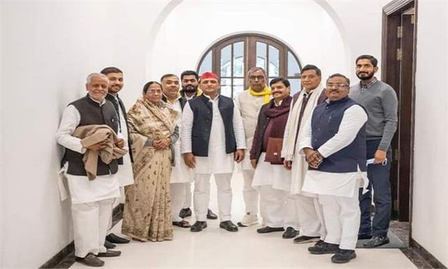 punjabkesari's tweet photo. सपा और सहयोगी दलों की बैठक: एक-दो दिन में जारी हो सकती है प्रत्याशियों की पहली सूची
https://t.co/weLyozW7sW
#UttarPradeshHindiNews #LucknowNews #UPNews #SPNews #AkhileshYadav #MahanDal #ApnaDal #Subhasp #Praspa #RLD https://t.co/DIN0QYRiNT