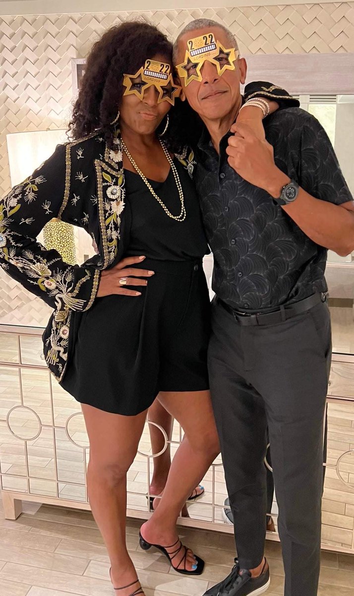 NftHottest's tweet photo. Happy New Year from me and my boo! 🎉🥳 Wishing you all a year filled with happiness, love, and good health. https://t.co/cgPKayj5FP