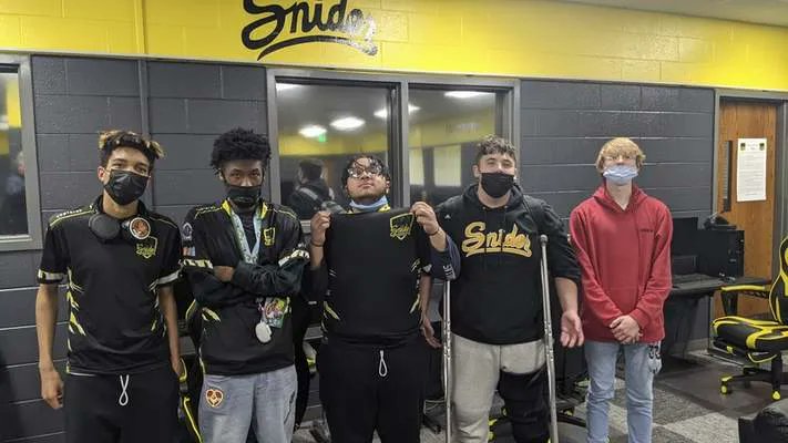 FWCommSchools's tweet image. No matter what your niche, FWCS has a place for you. At Snider, many students found their place in esports. #opportunitiesawaitatFWCS #sparkinginnovation
buff.ly/34wVoMG