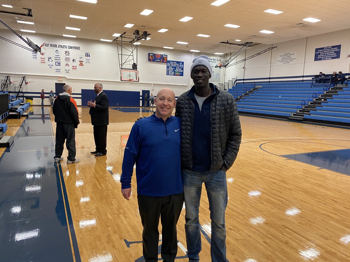 CoachBD3's tweet photo. Awesome seeing Blazer All-American Makur Puou at the game tonight! One of the Blazer greats 🔷🔶 https://t.co/yZQC3kMC5H