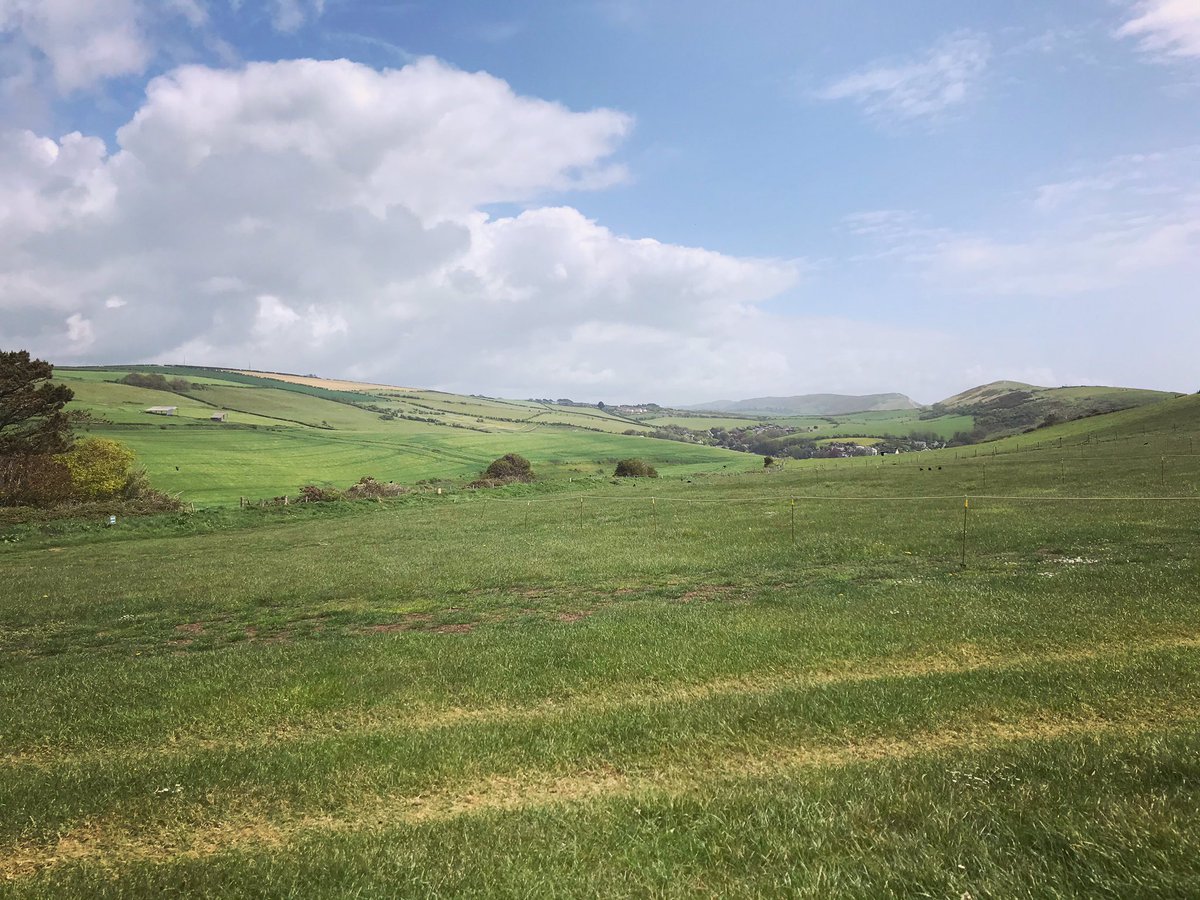 Greenland in England. 
.
.
#worldthrougherica #england #unitedkingdom #england🇬🇧 #englandtravel #travel #travelphotography #travelblogger #travelgram #traveltheworld #traveladdict #travelawesome #travelgirl #instatravel #lulworthcove #durdledoor