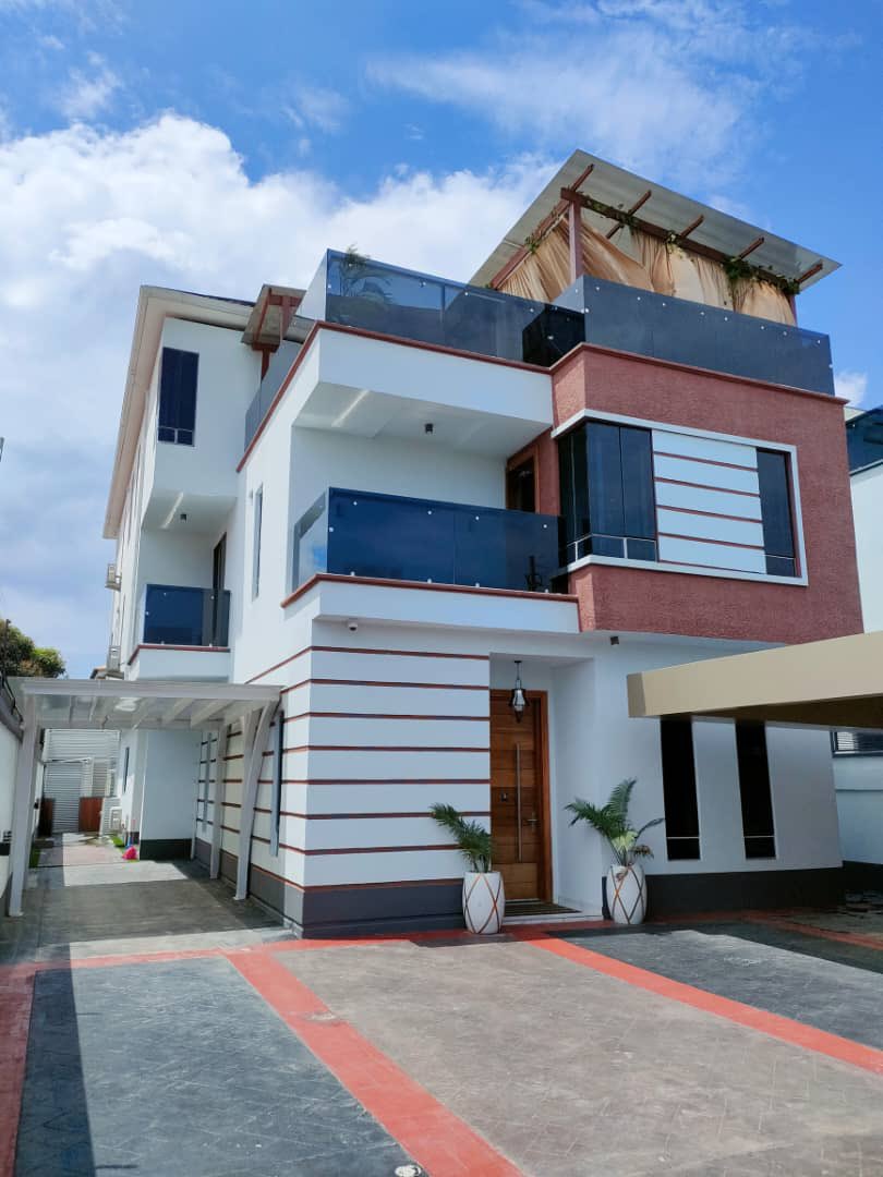 loft_code's tweet image. It's a 5-bedroom fully detached mansion with 2rooms boys quarter, swimming pool and gym located in Lekki Phase 1. Fully furnished and distress sale, 450m
08057081122
#loftcode #lekki #TwitterBan #RealEstate
