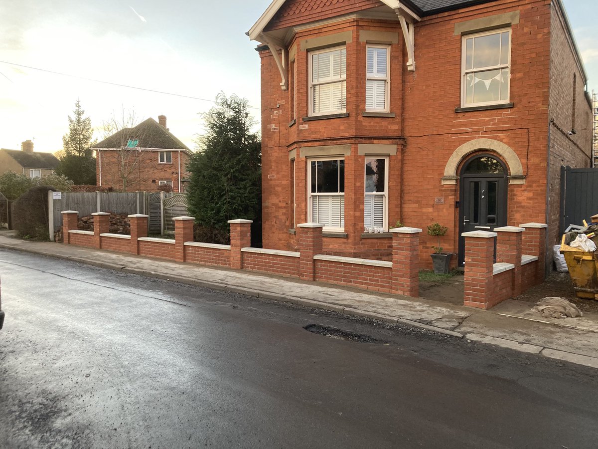 R_WBuilding's tweet image. New garden wall completed yesterday in Alford. 💪👷🏻‍♂️🧱