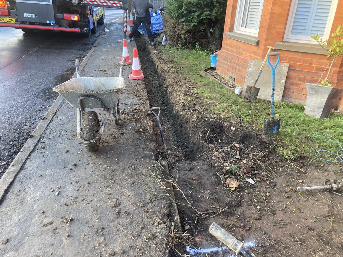 R_WBuilding's tweet image. New garden wall completed yesterday in Alford. 💪👷🏻‍♂️🧱