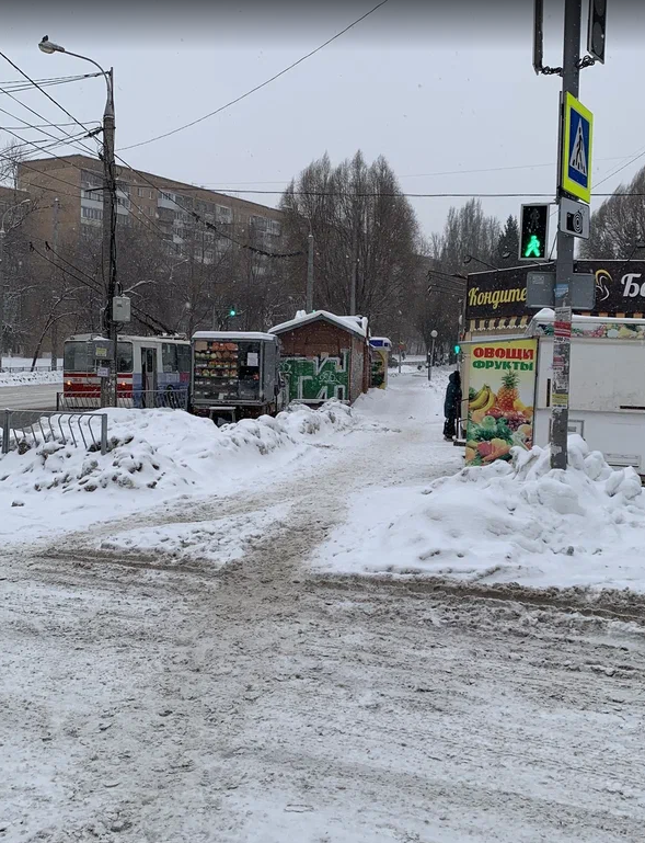 NN73507539's tweet photo. @SODEDDS @DepGorHozSamara @promadm @gibddsamara @Genproc @D_Azaroff @SamMobilePriem @E_Lapushkina Незаконную торговлю на тротуаре когда устраните или это считается за @Yarmarki_Samary? Снег до сих пор не убрали.Ответственных как всегда нет? @samara_in @SamaraProk @Azarov_Allo @Khinshtein @Umvd63 @sledcom_rf @MP_Blago63 @mvd_official @DUI_Samara #Самара #Тротуары #Стара_Загора https://t.co/pPlPVt43cH