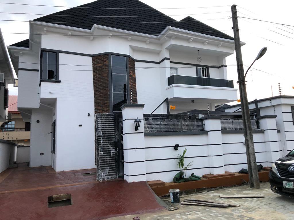 loft_code's tweet image. For sale: 5 Bedroom with rooms en-suite, with BQ en-suite and a security house en-suite. Located in victory estate via Thomas estate, Ajah. Price: N95m 
08057081122
#loftcode #ajah #TwitterBan #lagos