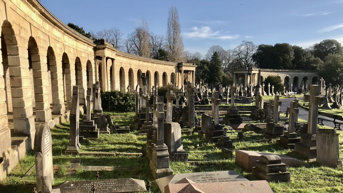 Glorious winter sunshine in @theroyalparks Brompton Cemetery yesterday #daysout #placestovisit #londonparks #magnificentseven  @FOBCOfficial #brompton #London