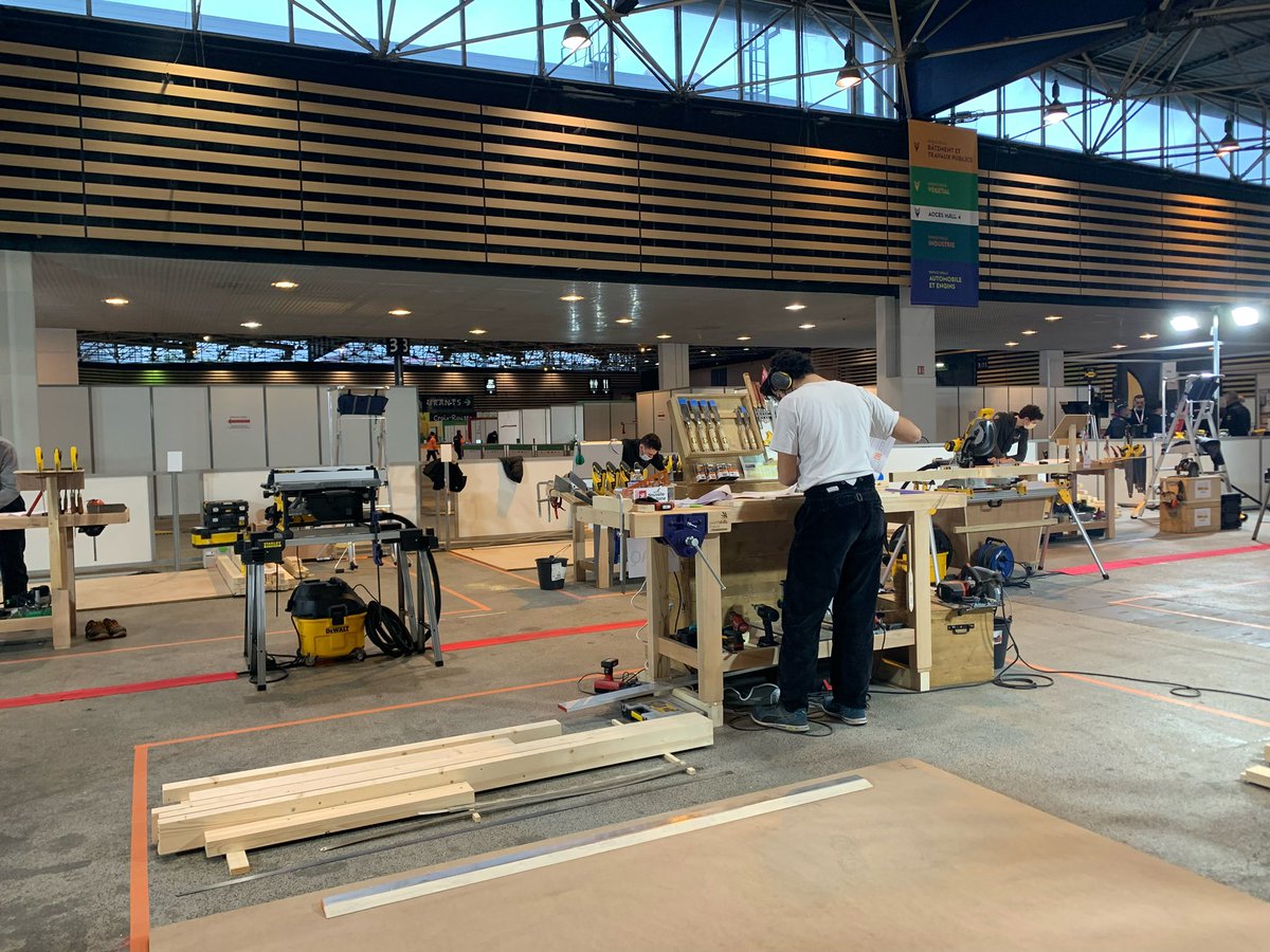 PROBTP_Groupe's tweet photo. Top départ ! #EnDirect du pôle #BTP, pendant 3 jours, partez à la découverte de jeunes talents, ambassadeurs du savoir-faire français qui s’affrontent pour décrocher leur place en équipe de France des métiers ! Bonne chance à tous ! #WSFRNAT #Lyon2022 https://t.co/YK880EX5Zb