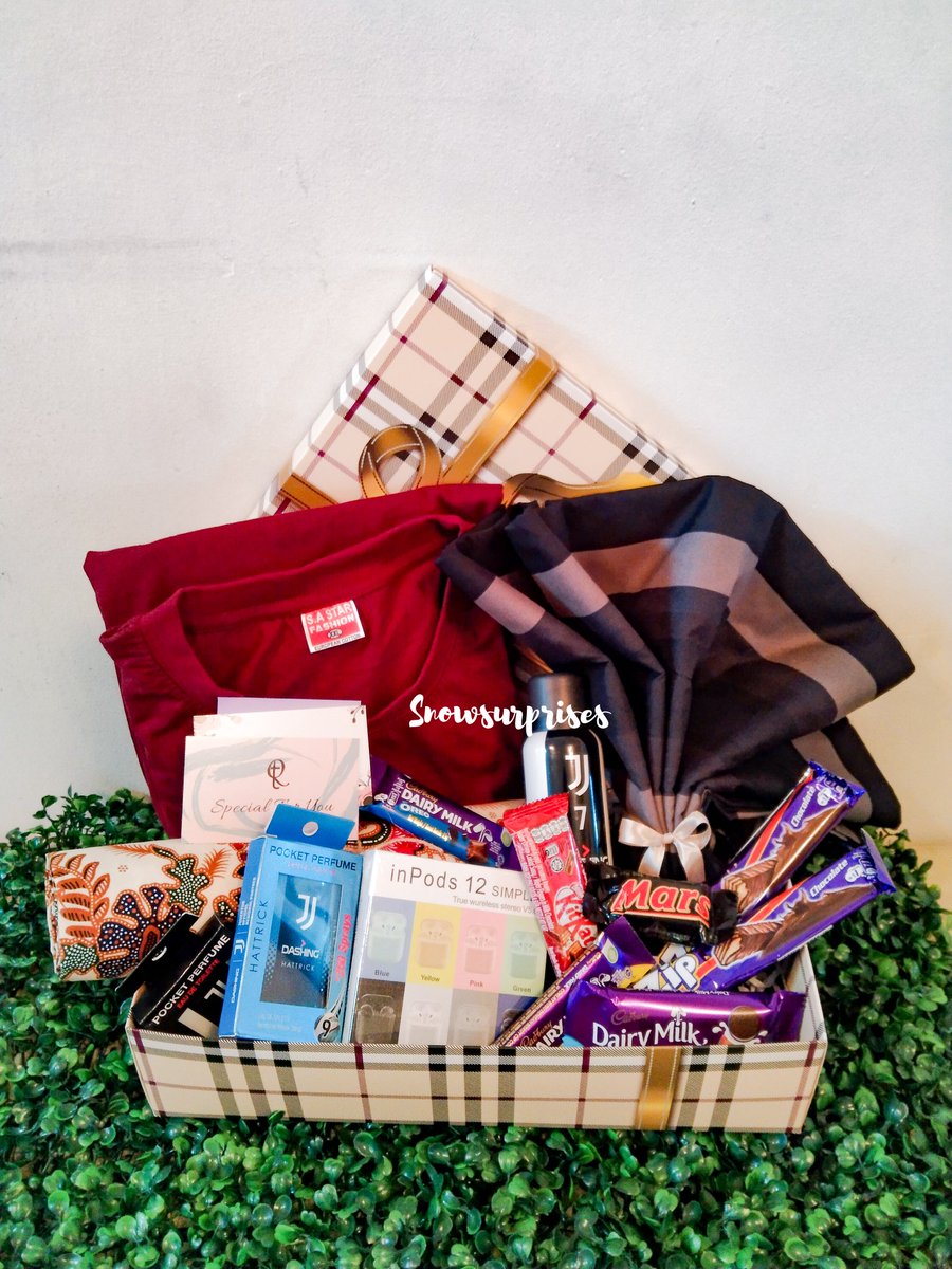 venerapetals's tweet photo. Orang lain dah purchase gift box Snowsurprises, korang bila lagi tu? 🙈❤️

The gift                   The feedback! https://t.co/Hkel3UME2T