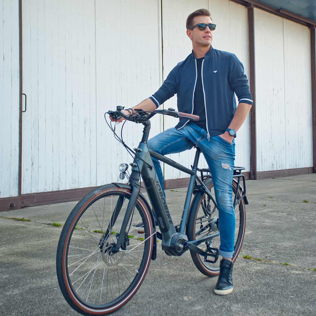Jobobikes's tweet photo. Jazda rowerem to nie tylko hobby, to styl życia! Ciesz się codziennością, po prostu jedź!🚴‍♂️

#rowerelektryczny #rowery #serwisrowerowy #skleprowerowy #polska #poland #erower #warsaw #zdrowie #bieganie #jobosharing #jobo #lovejobo #jobohenry https://t.co/1OBf3UhEtB