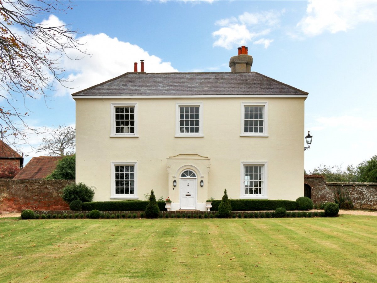 JSCranbrook's tweet image. A Grade II listed #countryhouse  @onthemarket #forsale in #Rye, #Sussex. dating from the 17th century with late Georgian/early Victorian additions-carefully renovated to create a beautiful #familyhome.  #dreamhomehttps://www.jackson-stops.co.uk/properties/13340517/sales/cranbrook