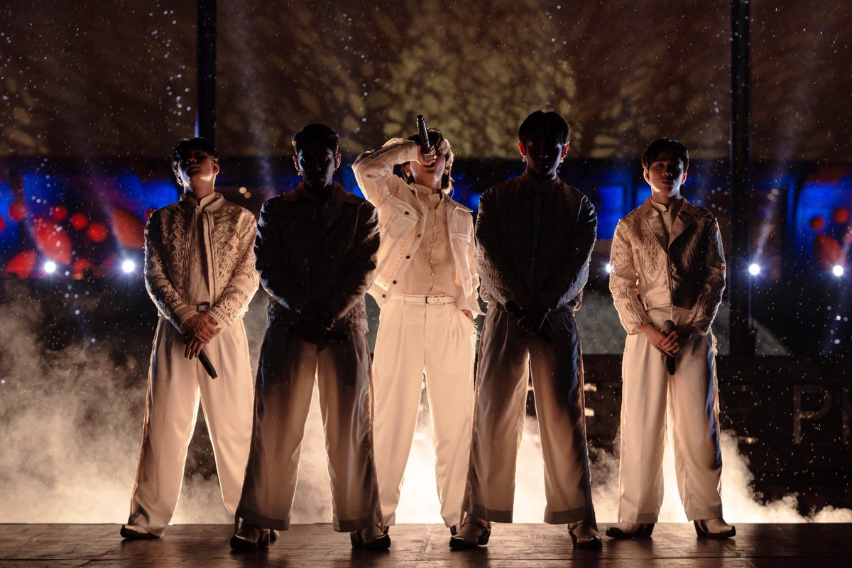 SB19Official's tweet photo. 📸 #SB19atROUNDFestival | Photos 3

Check out these shots from SB19's Round Festival Performance!

Stream their performance playlist here
🔗 https://t.co/zReloOFffn

#SB19 #ROUNDFestival https://t.co/HWjTFRPWnU