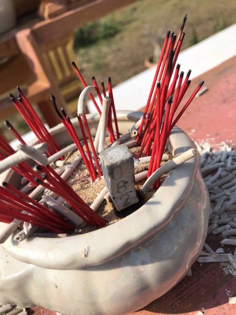 วันนี้ไรท์เป็นประธานในงานทำบุญที่ทำงาน โชคดีมากที่ใส่ mask เพราะมักจะนึกถึงคุณเคน/ริท ใน Hellgate บ่อย ๆ 55555 สรุปงานผ่านไปได้ด้วยดี แล้วก็ได้อันนี้มา ใครสายหวยสามารถเอาไปตีได้ตามใจชอบเลยค่ะ อิอิ