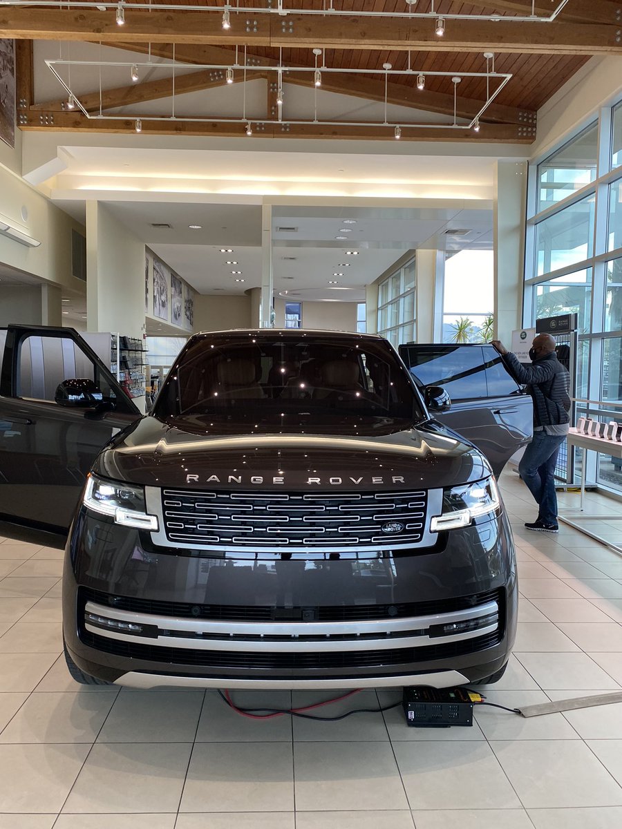 BrasswoodNV's tweet photo. When you describe the philosophy about a car and it sounds similar to your wine. #luxury #avoke #activate @LandRover #autobiography #unveiling #marin #rangerover https://t.co/ZMJmHI1W0J