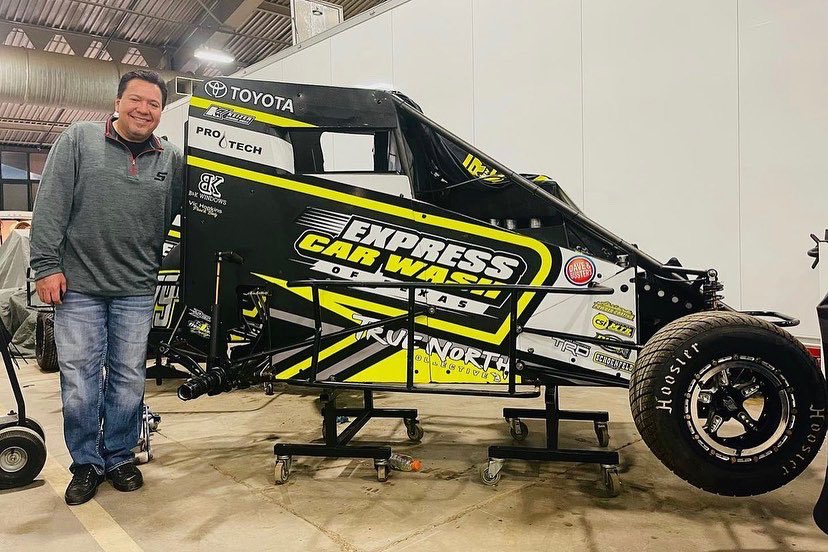 EverythingNITRO's tweet photo. NEWS: 2x Funny Car champion Cruz Pedregon to fill in for car owner Ryan Hall’s #79M midget this Friday at the 2022 Lucas Oil Chili Bowl Nationals.
This will be Pedregon’s first time racing at the Chili Bowl in over 10 years!
#EverythingNITRO https://t.co/syzL4PRwKV