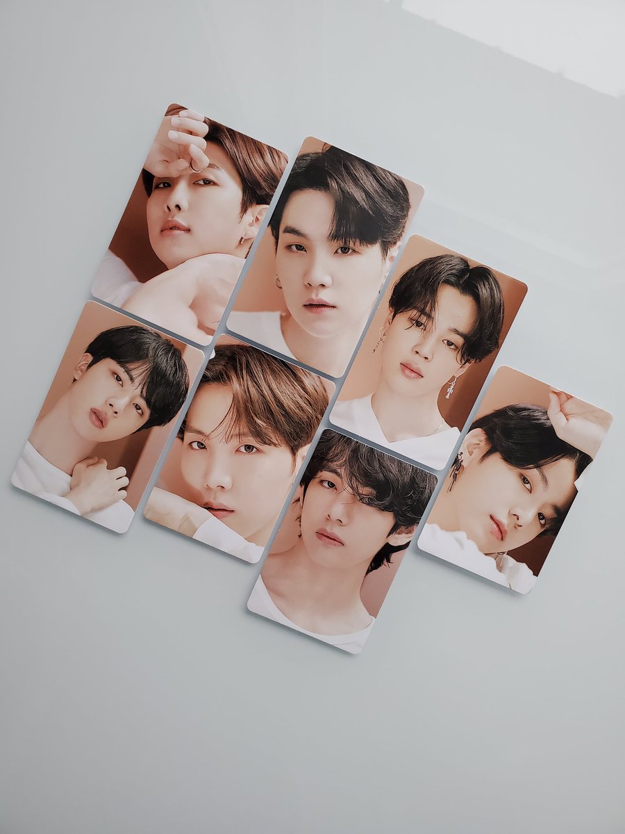 hotteok_pwr's tweet photo. ✨ BTS WW GIVEAWAY ✨

♡ BTS photocards 

Rules
- like, retweet
- ends in 24 hours  

Good luck! 💜 @BTS_twt https://t.co/m8FipuBbUD