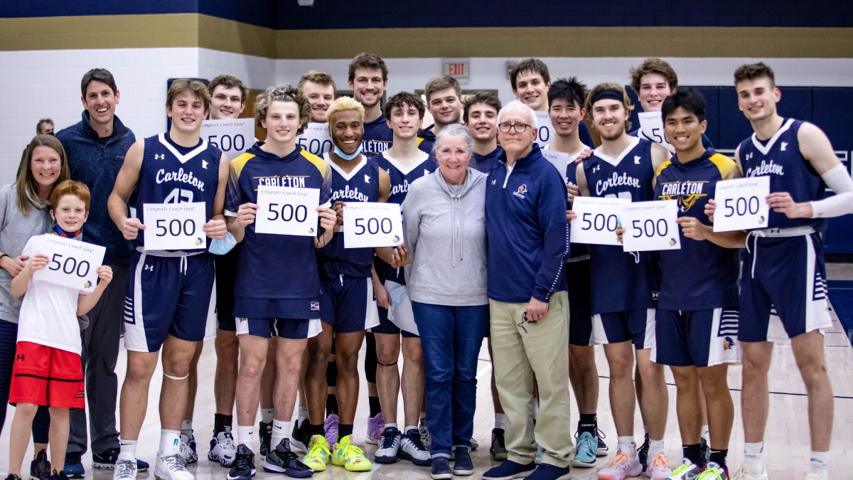 .<a href="/carletonmbball/">Carleton Men’s Basketball</a> head coach Guy Kalland earned his 500th career win tonight as the Knights won 65-55 at Bethel. He is the 14th active <a href="/NCAADIII/">NCAA Division III</a> men's basketball coach to reach the 500-win plateau!
Recap: ow.ly/OleR50Htno8
#d3hoops