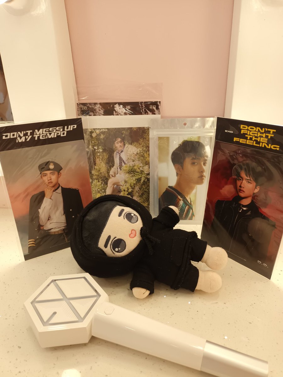 Celebrated Kyungsoo's birthday and met new moots yesterday, Jan. 12,2022. Glad to meet you @imyourwifeu & @pinguinyeolie27! 🥳 💕Thanks @exofrennys for the Cupsleeves event. ❤
#30RosesForDO #디오버블 #도경수 #DO (D.O.)  #EXO #kaisooday