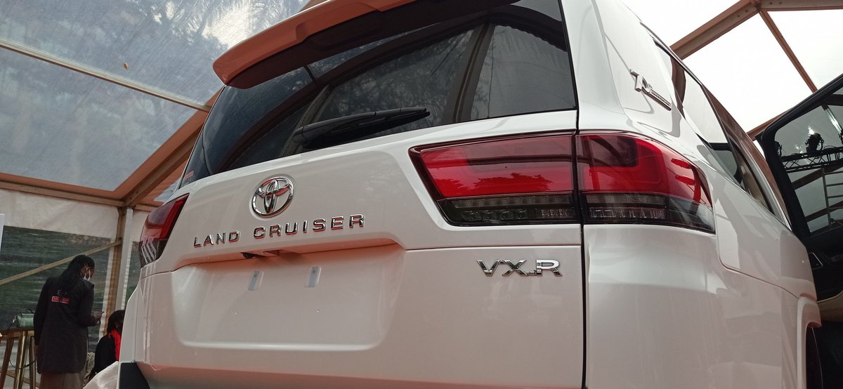 BeyondTarmac's tweet image. • 2022 #LC300 VX-R
• 3500cc V6 Twin-Turbopetrol — V35A FTS
• 409hp/650Nm
• 10-Speed AT
• 4WD, Differential Lock: Front &amp;amp; Rear, Adaptive Variable Suspension, Crawl Control, 3D Multi Terrain Monitor, 14 Airbags, TSS
• JBL
• Fuel Tank: 110L
• KSh21.9 Million
#NamesHavePower