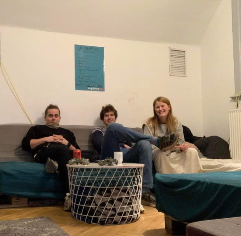 Godt nyt fra pressemødet i sofaerne på Ungdomsøen 👏
Biografer, teatre, zoologiske haver – og ungdomsøer, kan åbne fra på søndag! 🥳
Tag en ven eller to under armen og kom ud på Ungdomsøen allerede fra næste uge! 
Vi glæder os til at se jer igen!