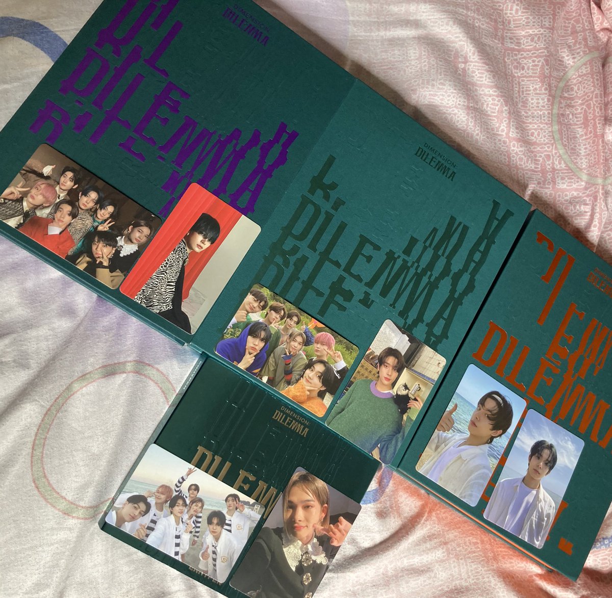 neocityzonee's tweet photo. thank you for bringing them home, @seoulstph!! secured ang packaging and cute din ng mga freebies~ so happy with my pulls din. heejake magnet 🥰
#fromseoulstreetph https://t.co/FkqUuxH2HN