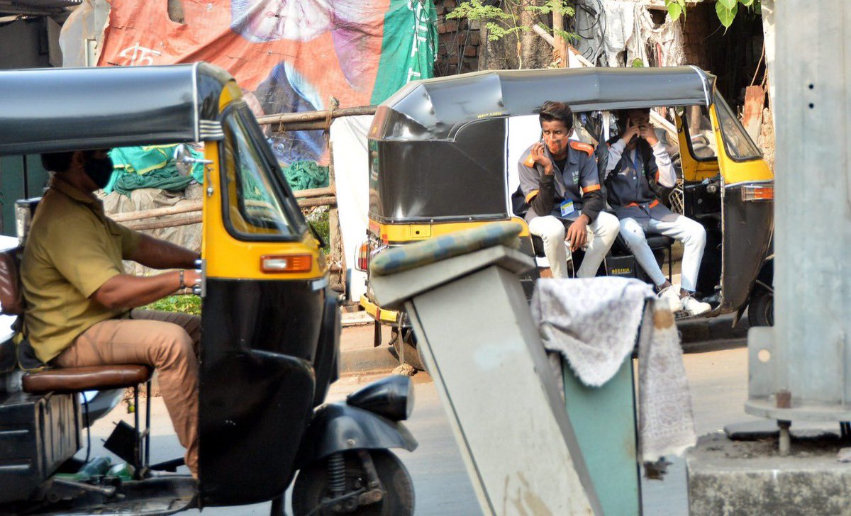 mid_day's tweet photo. A #cleanupMarshal fined those who did not apply proper face mask at #Sindhuwadi chowk ,#Ghatkopar on 12 January 2022
PIC BY SAYYED SAMEER ABEDI https://t.co/HjOQ9x7NZ6