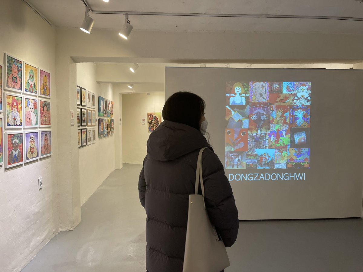 🖼Klaytn NFT Union Exhibition VOL.1
3일차 오픈했습니다! 

전시 기간 : 2022.01.11(화) ~ 2022.01.16(일)
관람 시간 : 2-8pm
전시 장소 : 아트스페이스 블루스크린(서울시 마포구 노고산동 56-76 지하1층)
입장 : 무료 

#klaytn #klaynft #nft #nftart
#NFTCommunity #NFTartist #nftcollector