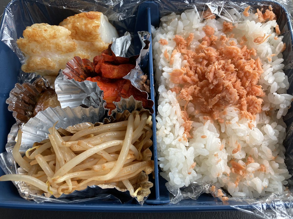 お昼！お弁当！ 小樽のかま栄のかまぼこさんが入ってらっしゃる❗️うまうま♪