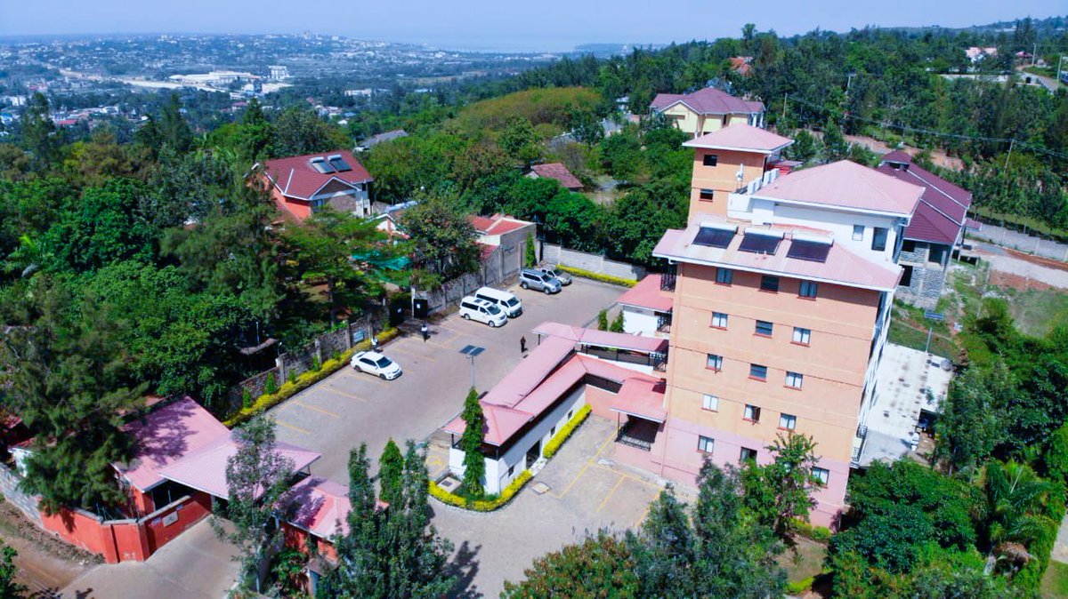 visit_kisumu's tweet photo. Overlooking the city from Kajulu Hills, giving you views of Lake Victoria, Nandi Escarpment and Kano Plains is a premium events and accommodation venue, @WigotGardensKE. Offering: Conferencing for 280, team building, wedding grounds and so much more. #VisitKisumu @SpiritofKisumu https://t.co/NGyCoaoGe0
